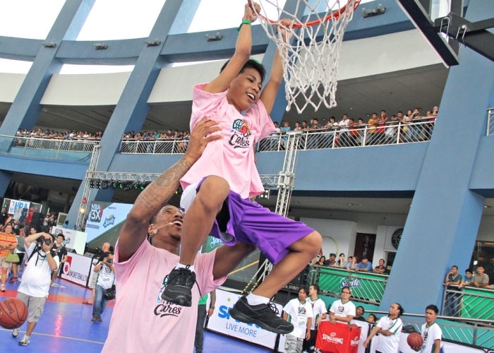 Never beyond reach: DeMar DeRozan, NBA All-Star guard for the Toronto Raptors, helps Francis Zaragosa of the Philippine Special Olympics team to nail a dunk. The NBA and Sprite share a commitment to celebrating sports.